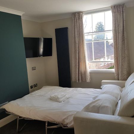 Limes Apartments Haywards Heath Exterior foto